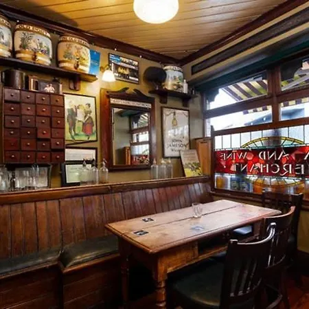 بيت ضيافة The At Cunningham's - Adults Only