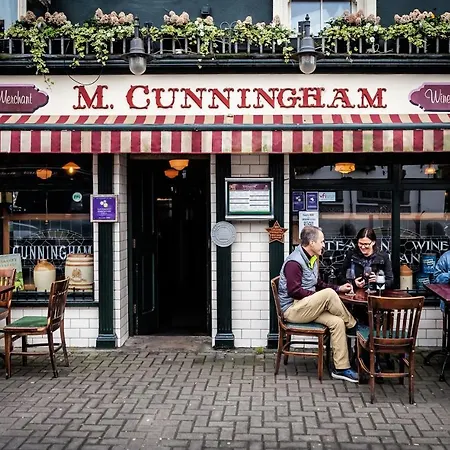 The At Cunningham's - Adults Only Guest house